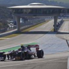 Vergne sale a pista con el Toro Rosso STR7