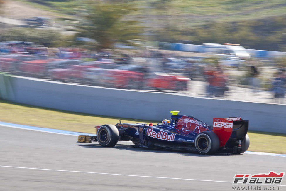 Vergne en la pista de Jerez con el STR7