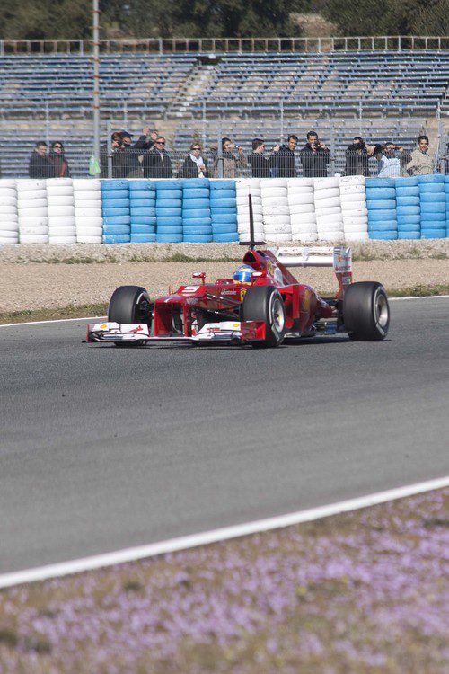 Alonso con el F2012 en Jerez