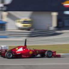 Alonso rueda en Jerez con el F2012