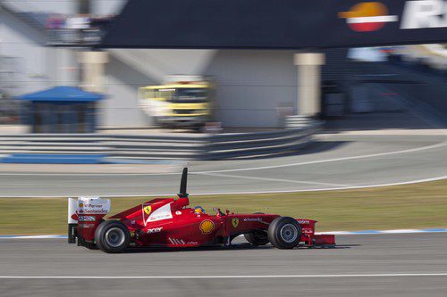 Alonso rueda en Jerez con el F2012