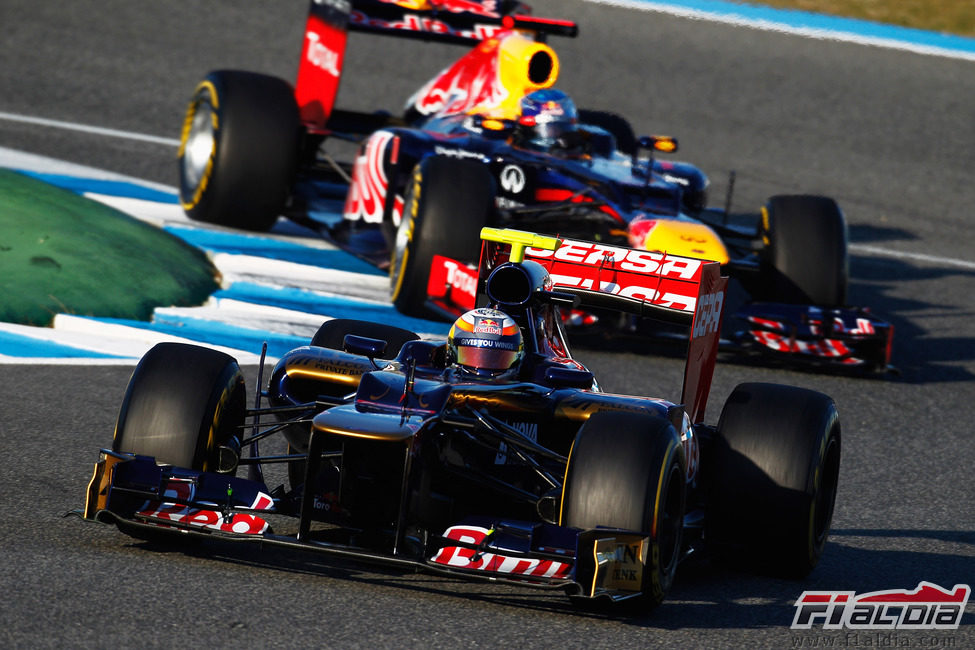 Vergne seguido por Vettel en Jerez