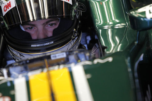 Giedo van der Garde sentado en el Caterham CT01