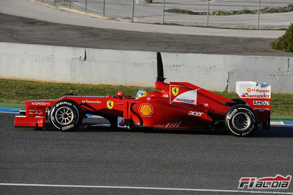 Fernando Alonso sobre la pista de Jerez