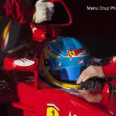 Plano cercano de Fernando Alonso en el Ferrari