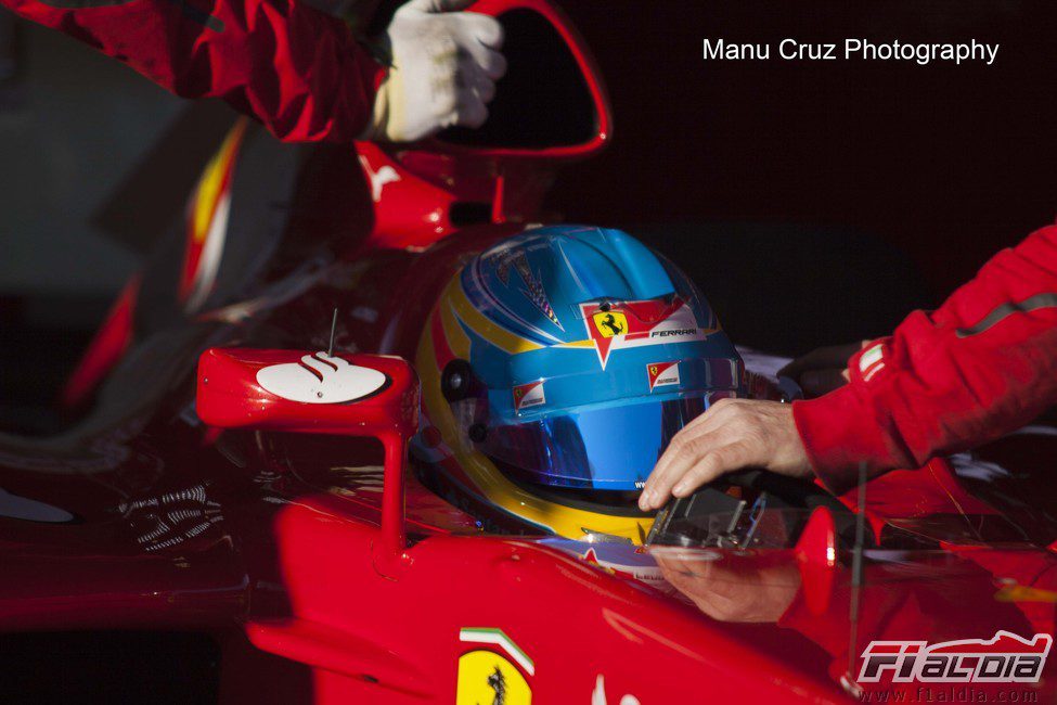 Plano cercano de Fernando Alonso en el Ferrari