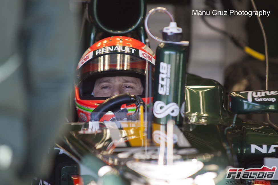 Jarno Trulli sentado en el Caterham en Jerez