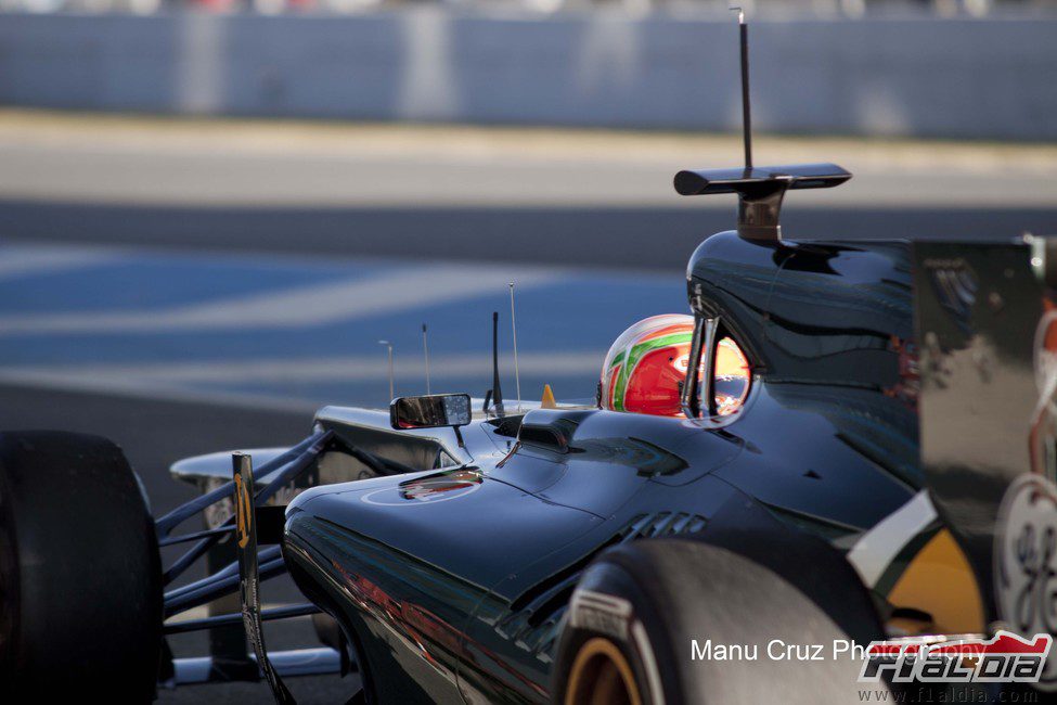 Jarno Trulli sale a pista con el Caterham CT01