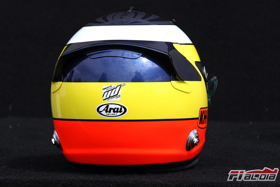 Casco de Pedro de la Rosa para 2012 (vista posterior)