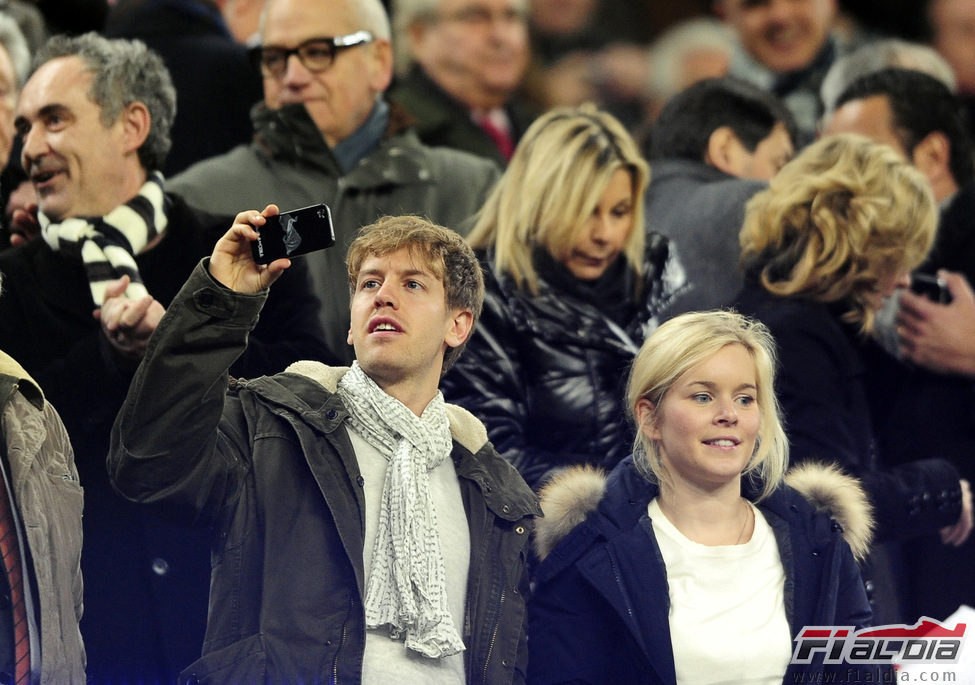 Sebastian Vettel y Hanna Prater en el Camp Nou
