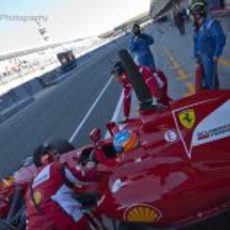 Alonso vuelve a boxes en su F2012