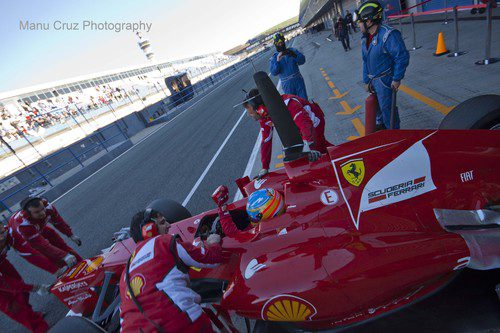 Alonso vuelve a boxes en su F2012