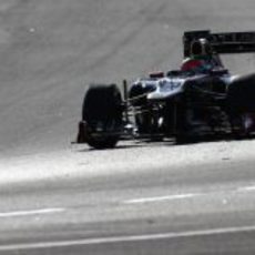 Grosjean en pista con el Lotus E20