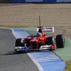 Alonso al límite con el F2012 en Jerez