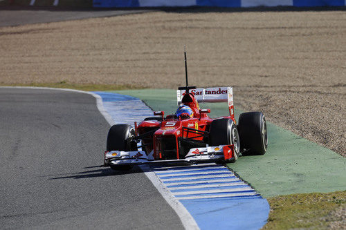 Alonso al límite con el F2012 en Jerez