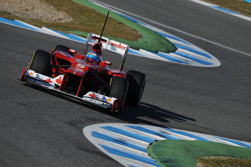 Fernando Alonso en el Ferrari en Jerez
