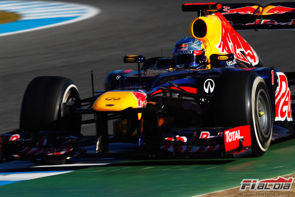 Plano cercano del Red Bull RB8 en Jerez