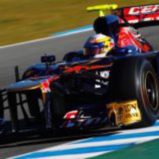 Jean-Eric Vergne rueda con el STR7 en Jerez