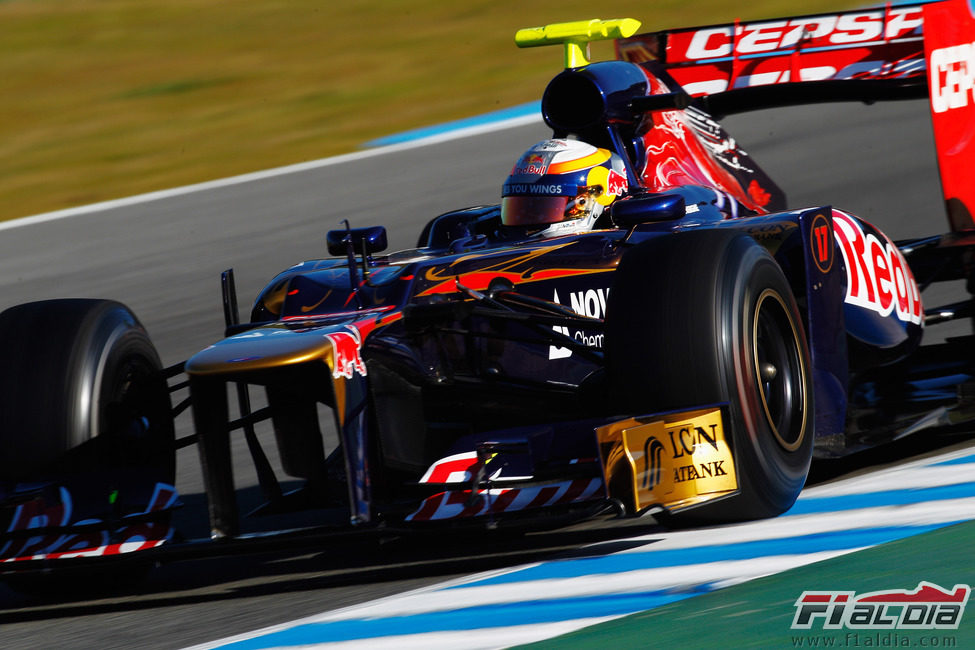 Jean-Eric Vergne rueda con el STR7 en Jerez