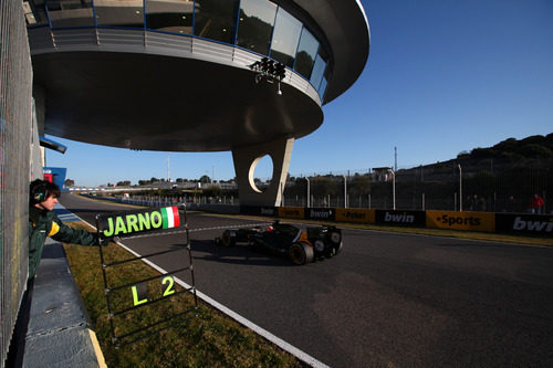 Trulli sale a la pista de Jerez