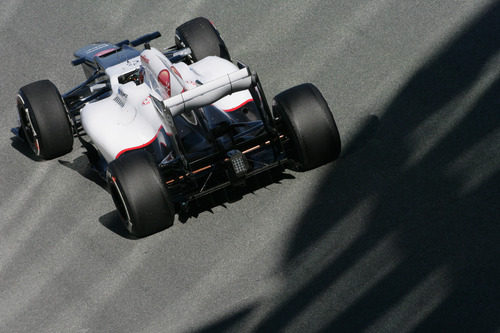 Vista desde atrás el Sauber C31 de Kobayashi