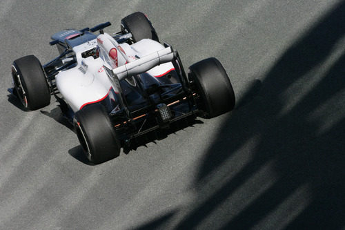 Vista desde atrás el Sauber C31 de Kobayashi