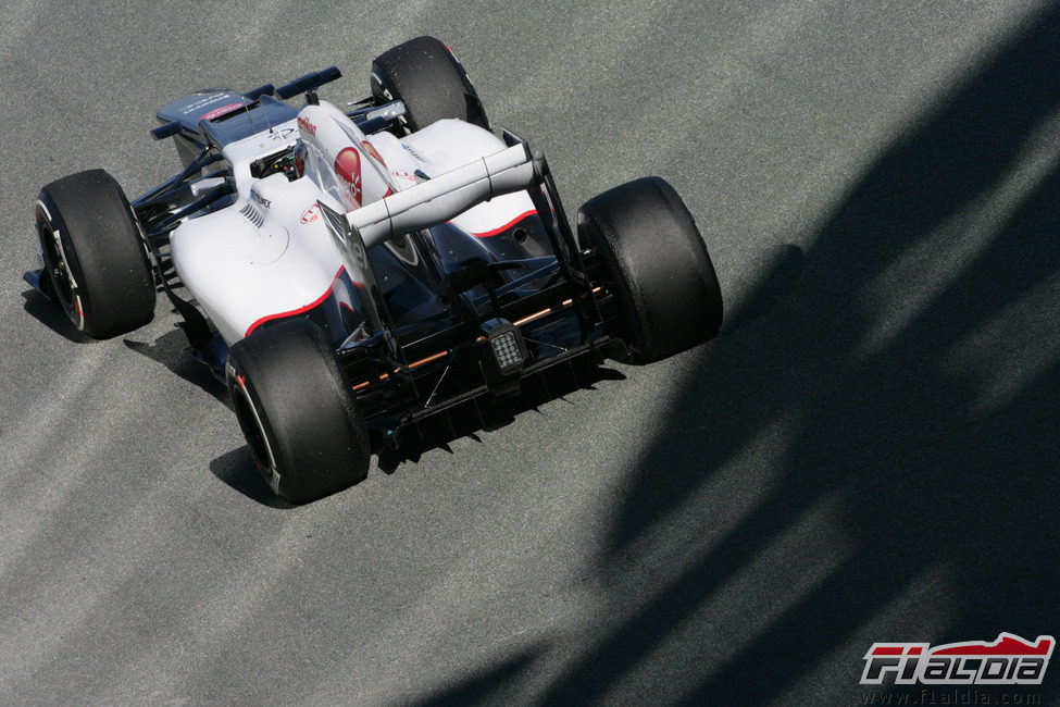 Vista desde atrás el Sauber C31 de Kobayashi