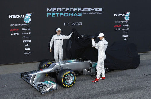 Rosberg y Schumacher desvelan el nuevo Mercedes W03