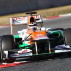 Nico Hülkenberg rueda en los test de Montmeló