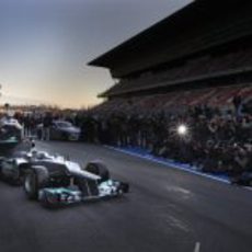 La prensa rodea al Mercedes W03