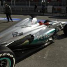 Schumacher sale a pista con el Mercedes W03