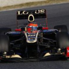 Romain Grosjean con el Lotus en Barcelona