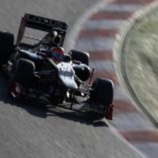 Grosjean rueda en los test de Barcelona con el Lotus