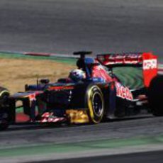 Ricciardo con el Toro Rosso en los test de Barcelona