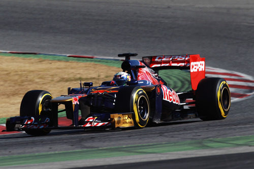 Ricciardo con el Toro Rosso en los test de Barcelona