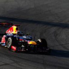 Vettel a los mandos del RB8 en los test de Barcelona