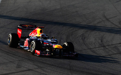 Vettel a los mandos del RB8 en los test de Barcelona