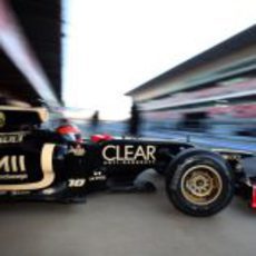 Grosjean sale a pista con el Lotus