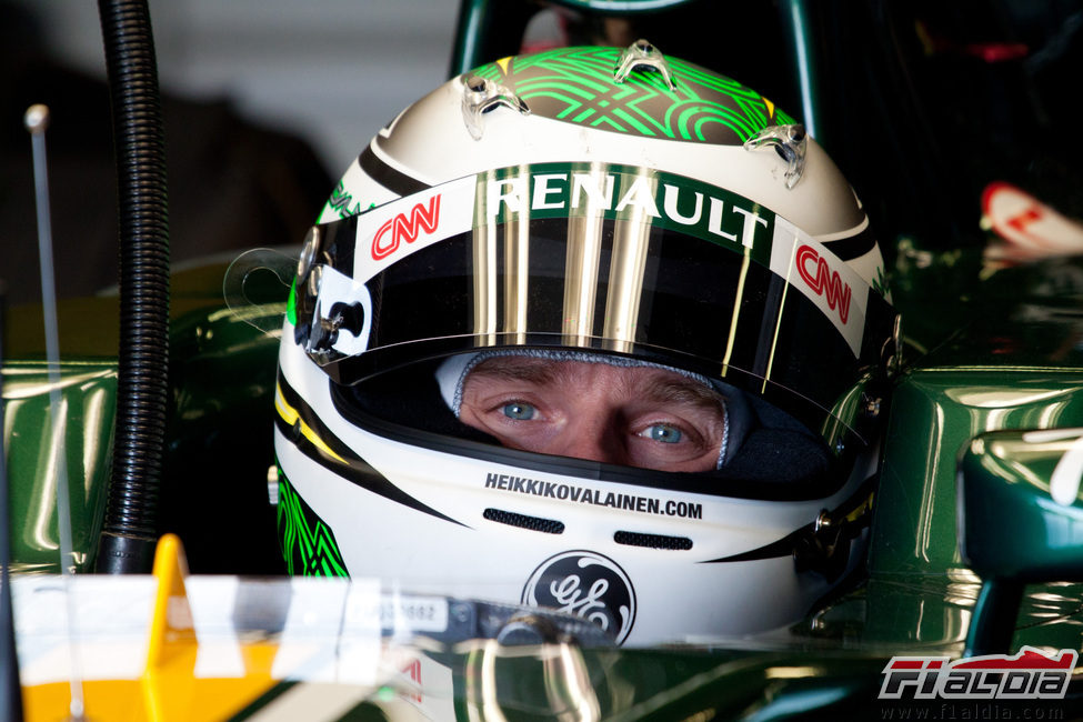 Primer plano de Heikki Kovalainen sentado en el Caterham