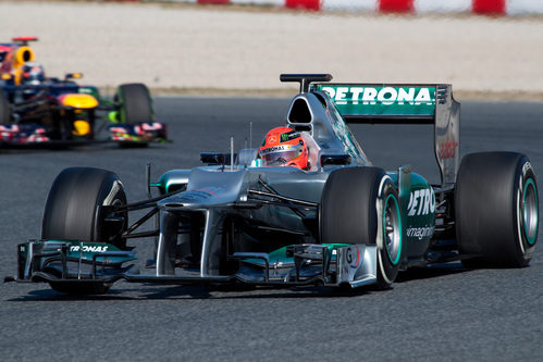 Michael Schumacher rueda en los test de Barcelona