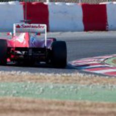 Vista posterior del Ferrari F2012 en los test de Barcelona