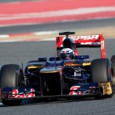 Daniel Ricciardo en acción en los test de Barcelona