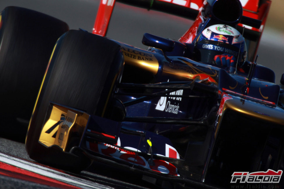 Ricciardo se acerca con el Toro Rosso