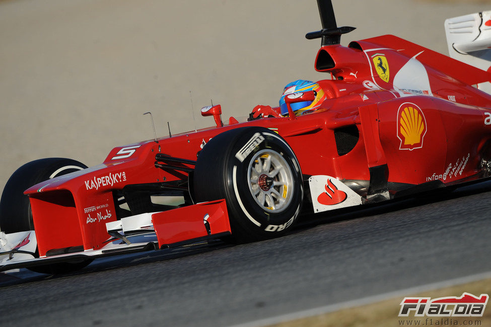 El Ferrari F2012 rueda en Barcelona