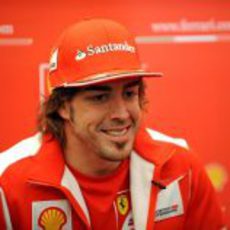 Fernando Alonso contento en los test de Barcelona