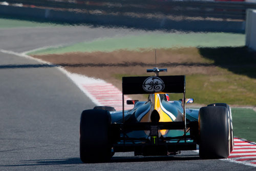 Vista trasera del Caterham CT01 de Petrov