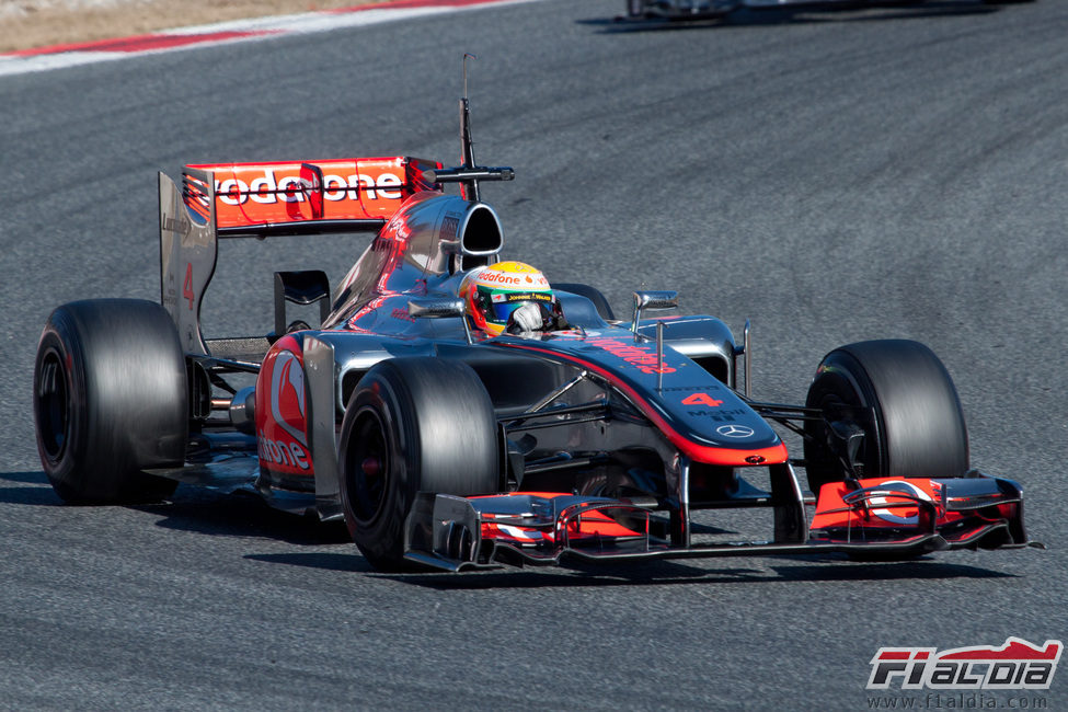 Lewis Hamilton con el McLaren en los test de pretemporada