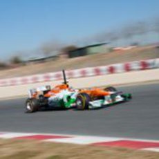 Hülkenberg a toda velocidad en los test de Barcelona