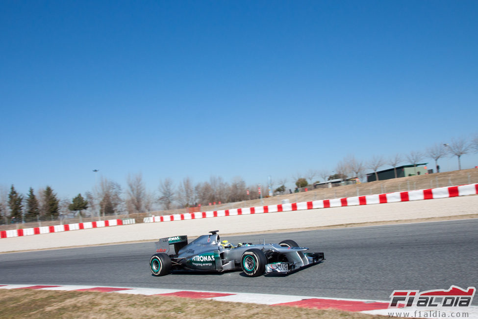 Rosberg en los test con el W03