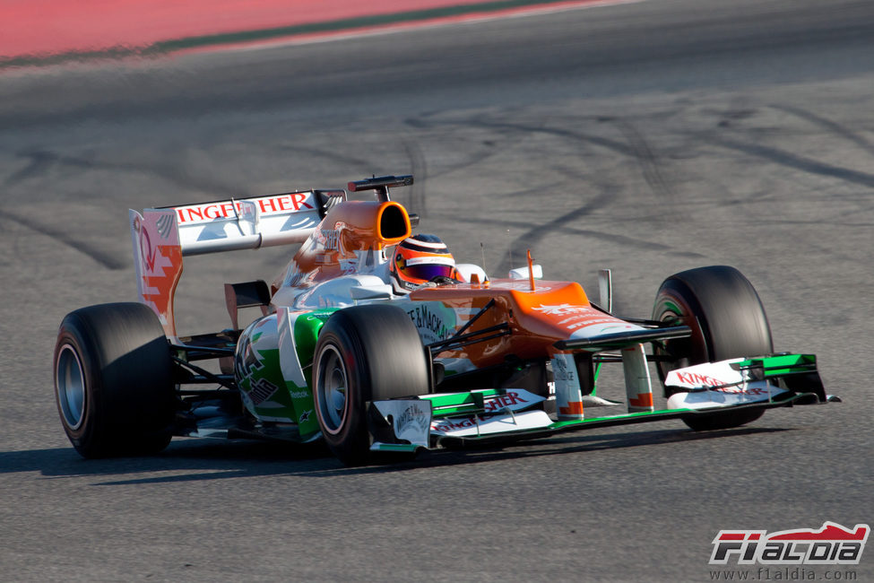 Hülkenberg con el Force India en los test de Montmeló